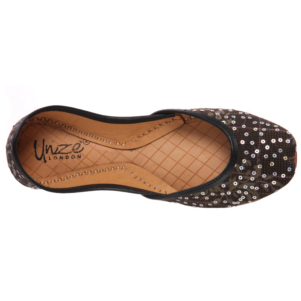 Girls Leather Textured Flat Indian Khussa Pumps - Image 4