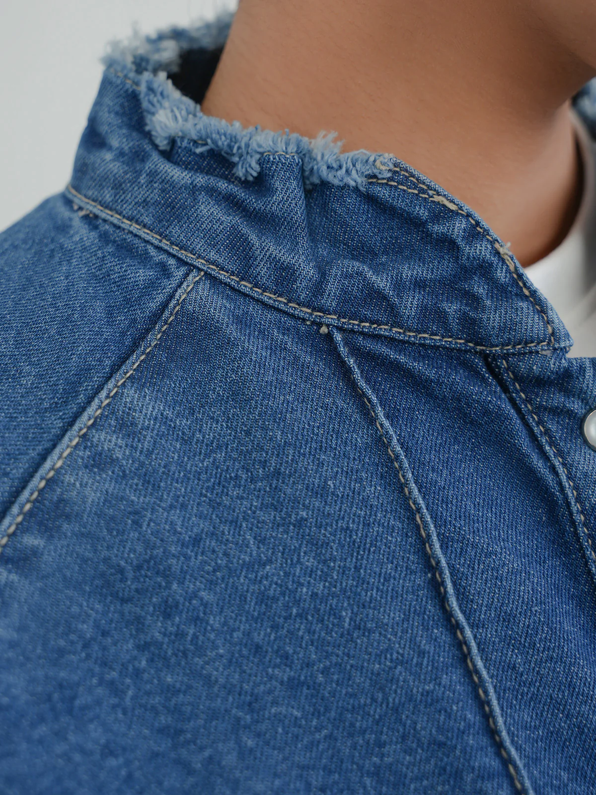 "KAINOA" Stylish Basic Denim Jacket - Image 6