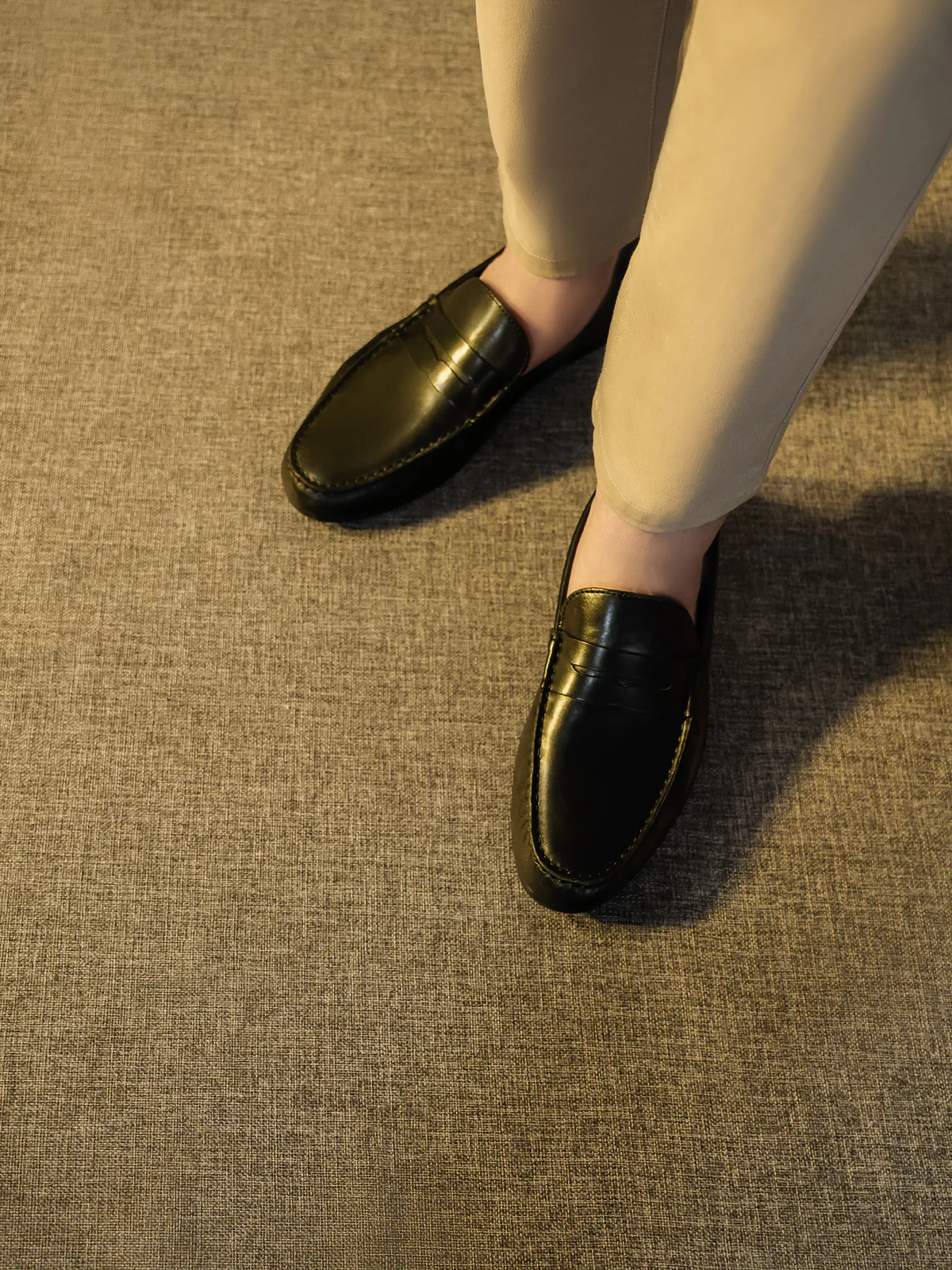 Men "NON" Woven Textured Slip On Casual Leather Moccasin Shoes - Image 3