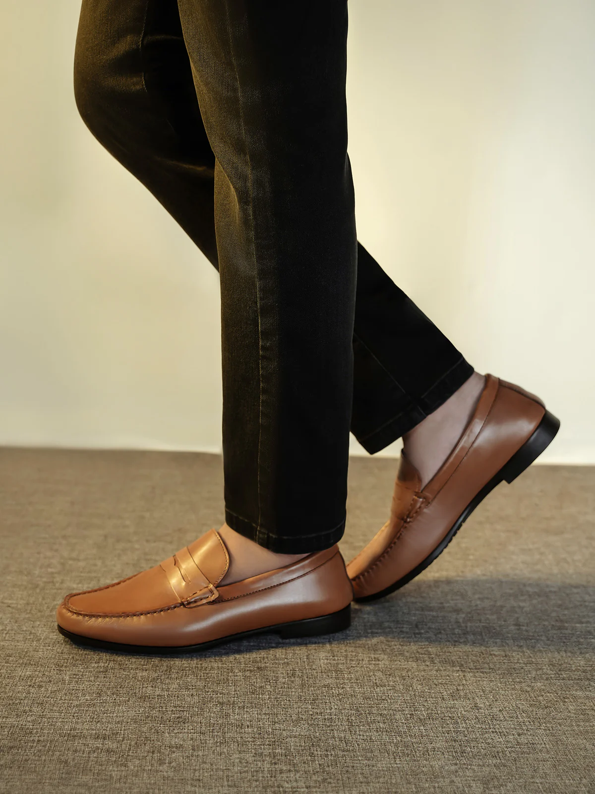 Men "NON" Woven Textured Slip On Casual Leather Moccasin Shoes - Image 3