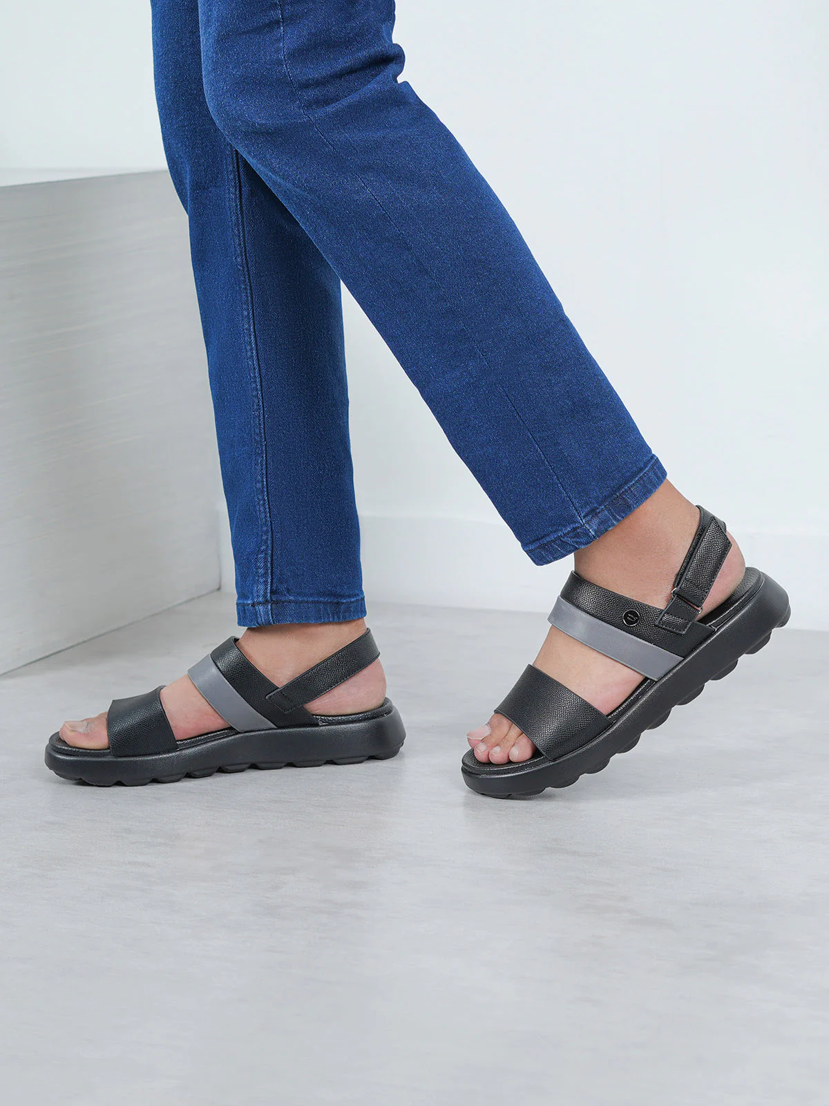 Men "OHELA" Casual Lightweight Sandals - Image 6