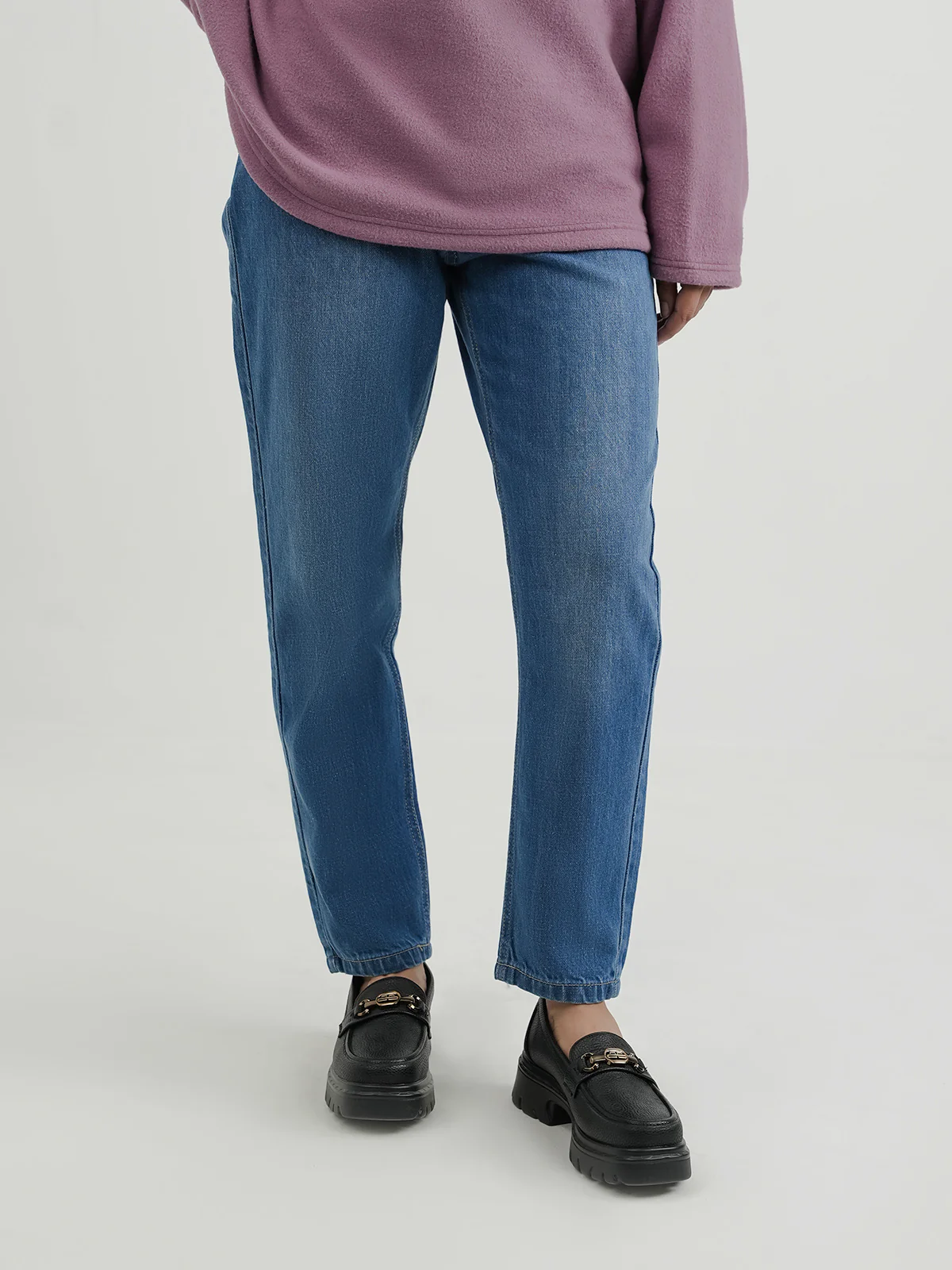 "VIHAAN" Classic Mom Fit Denim Pant