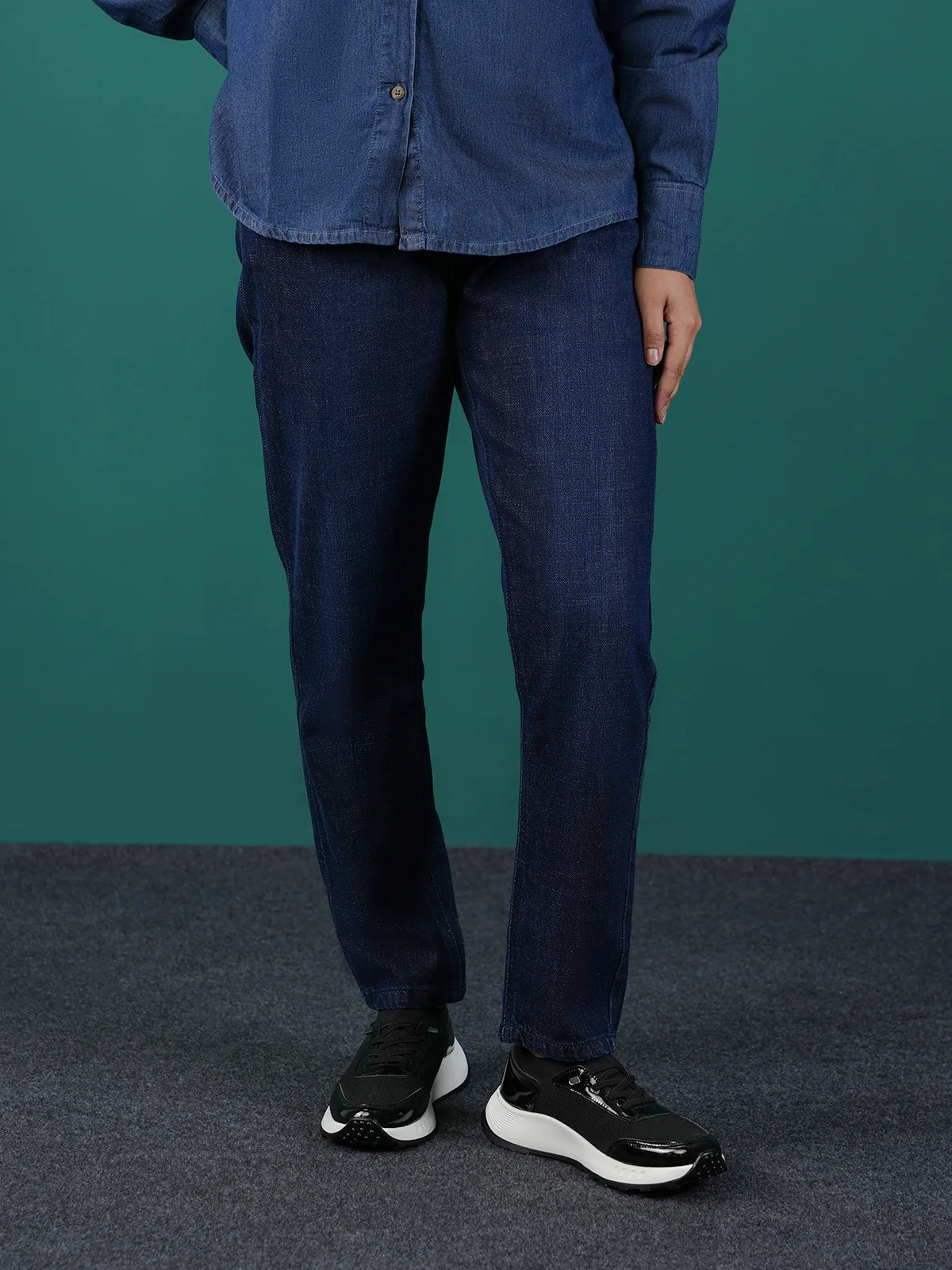 "VIHAAN" Classic Mom Fit Denim Pant