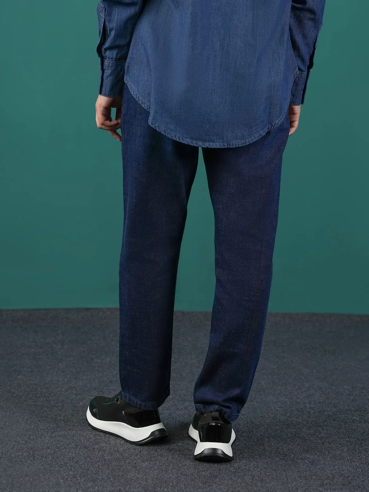 "VIHAAN" Classic Mom Fit Denim Pant - Image 4
