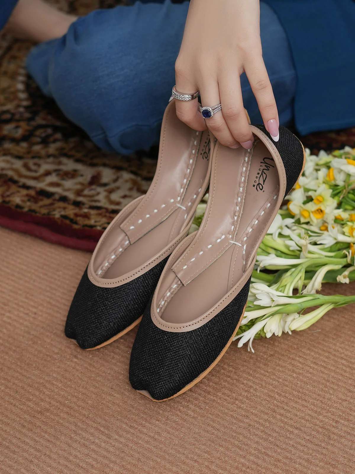 Women "TANISHQ" Elegant Khussa - Image 3