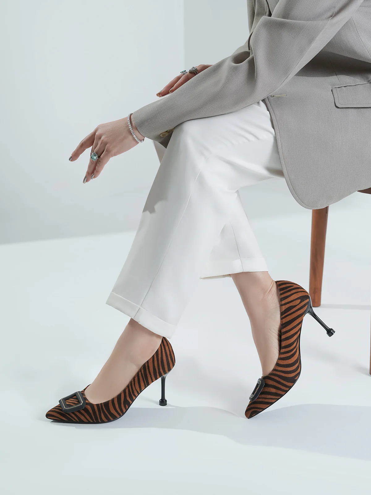 Women "CASSIDY" Comfy Classic Court Shoes - Image 3