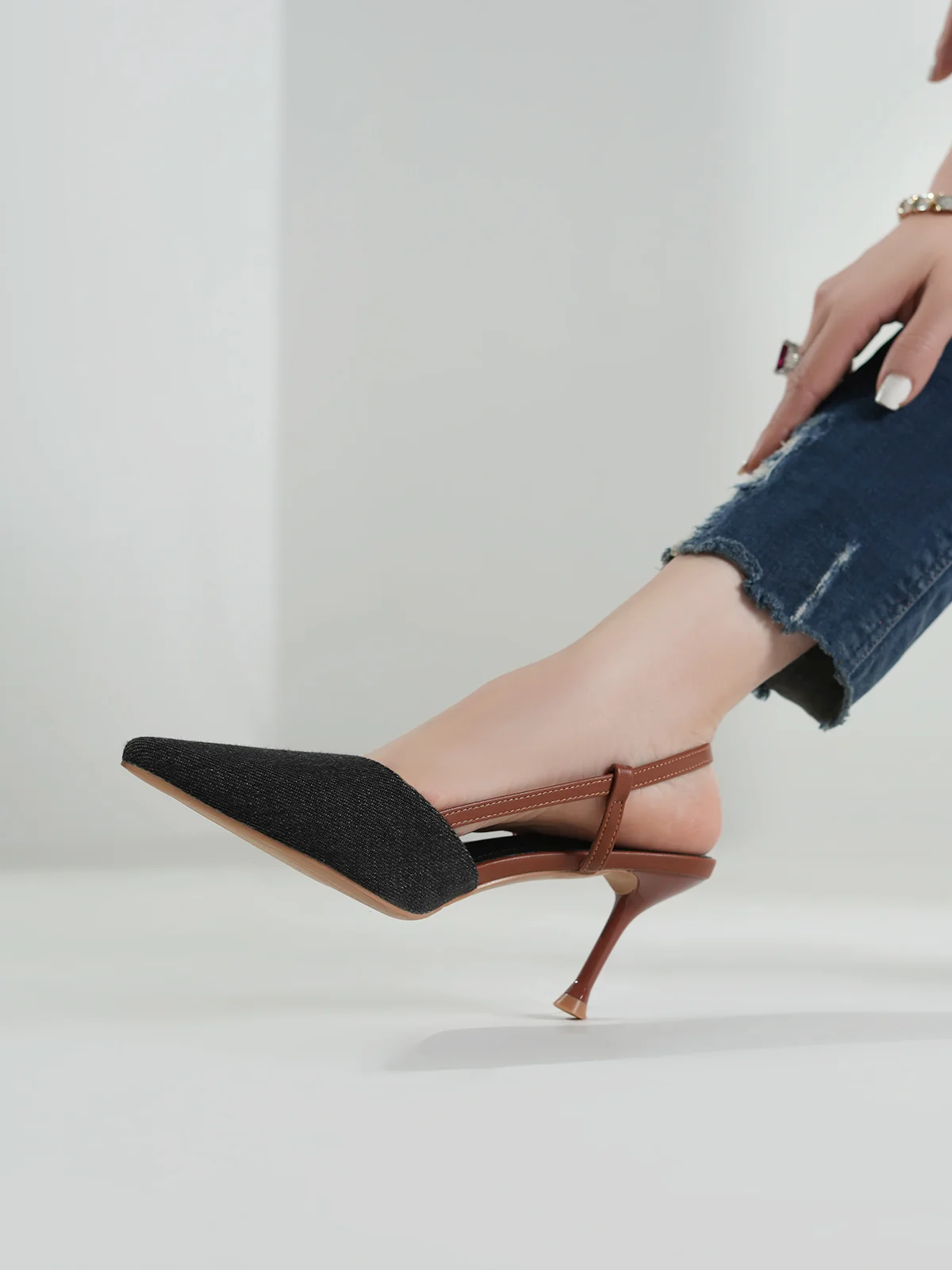 Women "CHERISH" Pointed Toe Design Sandals - Image 10