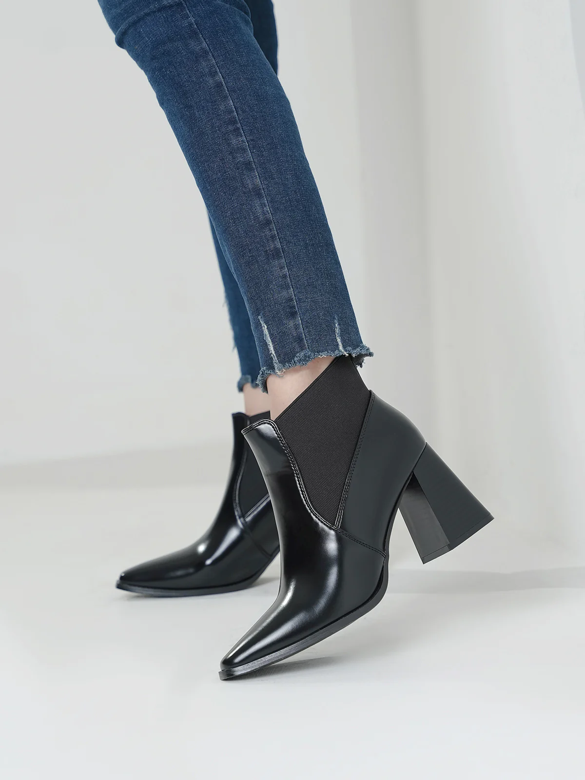 Women "ERCWLFF" Pointed Toe Boots - Image 6