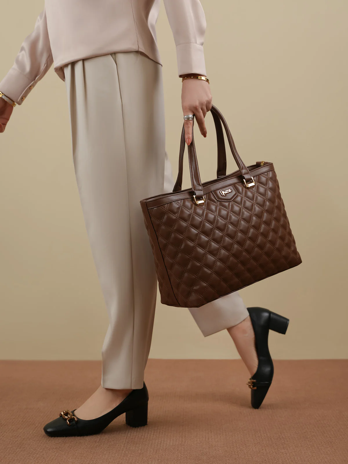 Women "EVERILD" Easy to Carry Tote Bag - Image 3