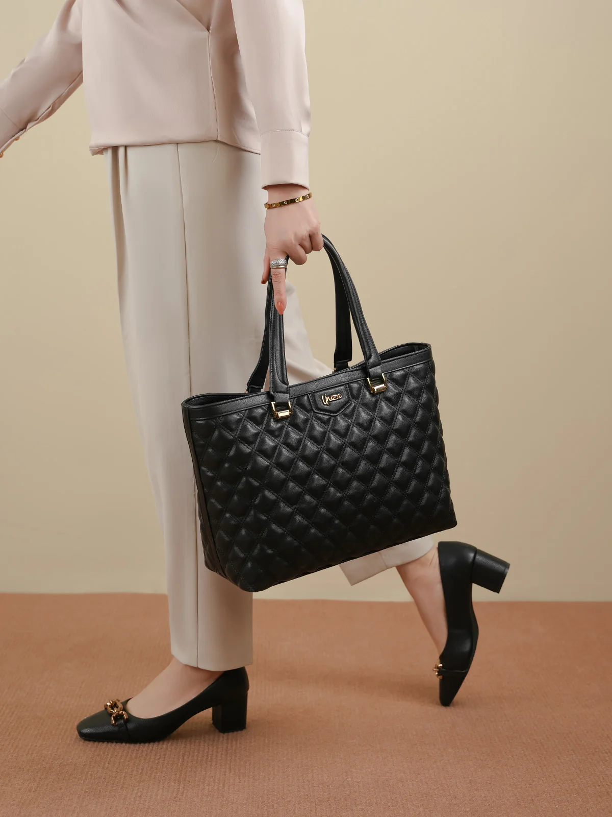 Women "EVERILD" Easy to Carry Tote Bag - Image 6