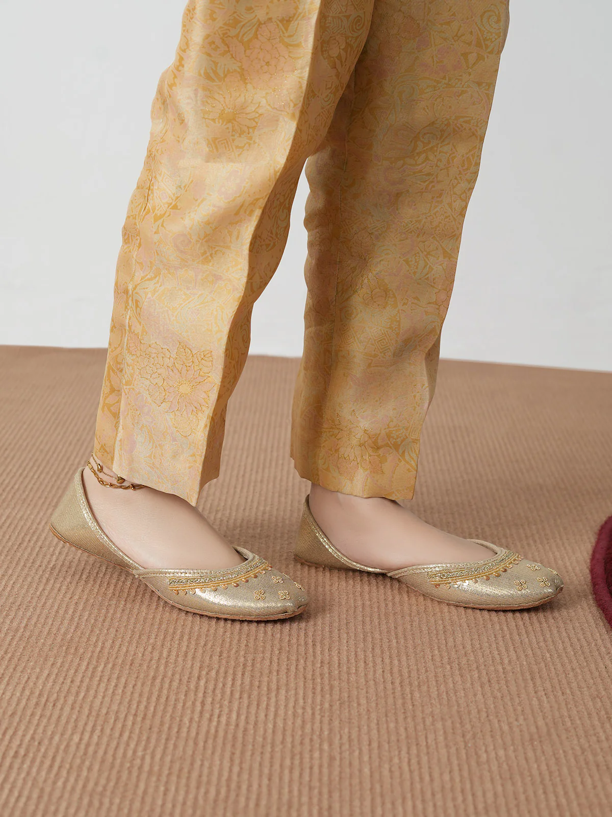 Women "RAAHIM" Classic Embroidery Khussa - Image 3