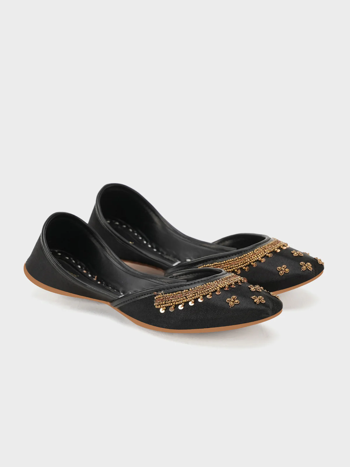 Women "RAAHIM" Classic Embroidery Khussa - Image 4