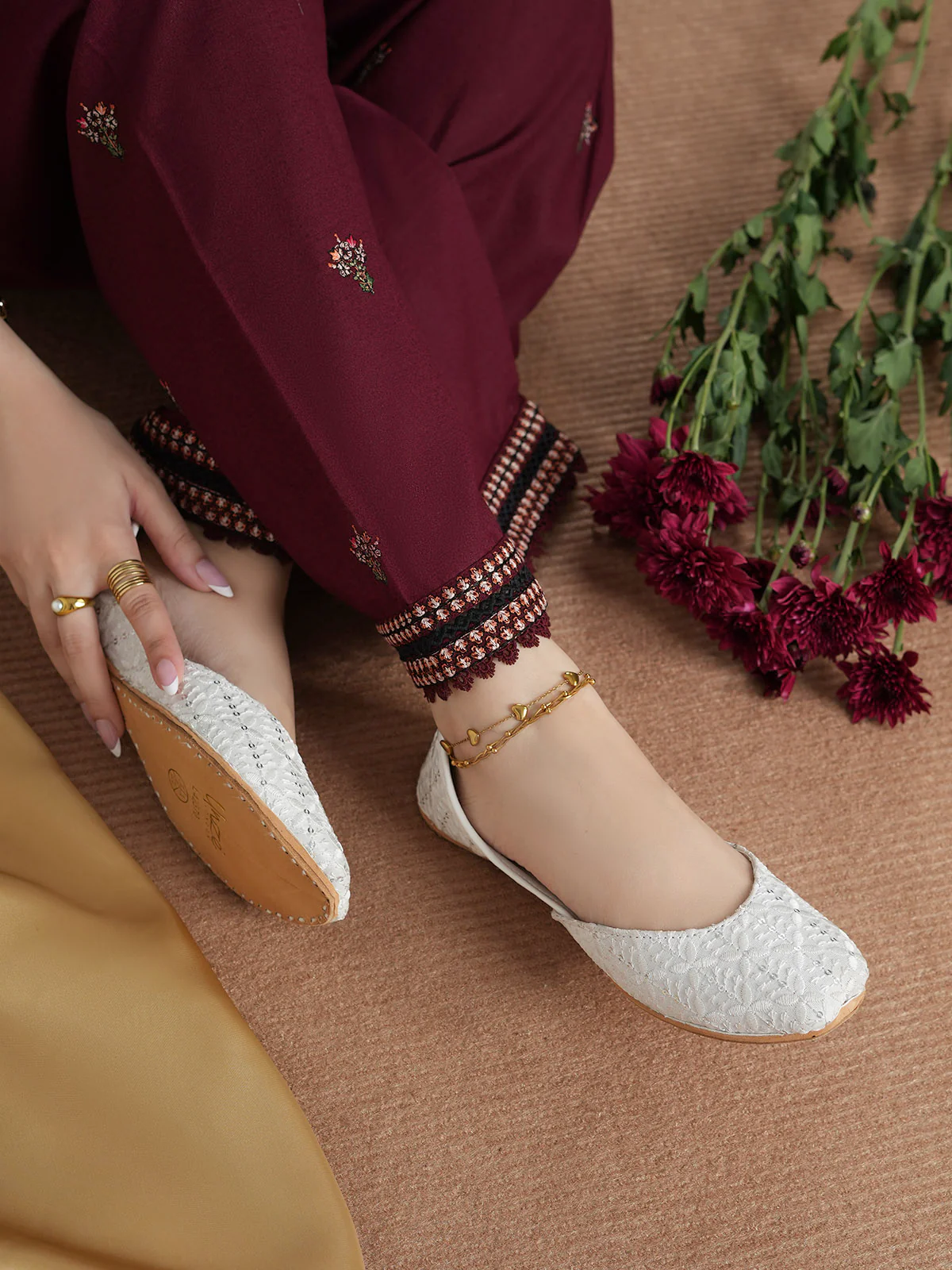 Women "MORNEEN" Casual Traditional Khussa