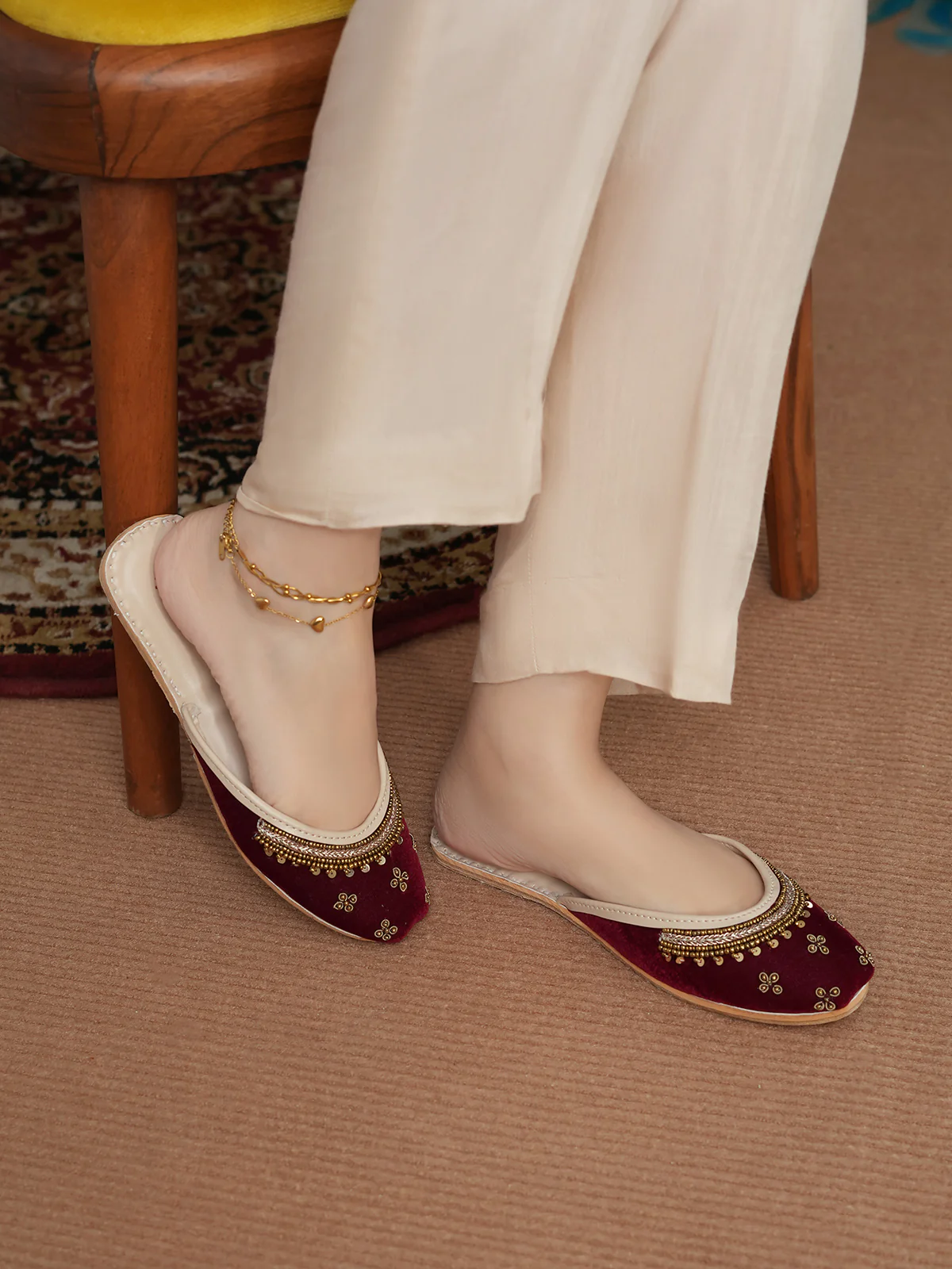 Women "NAQSHI" Traditional Classic Khussa - Image 3