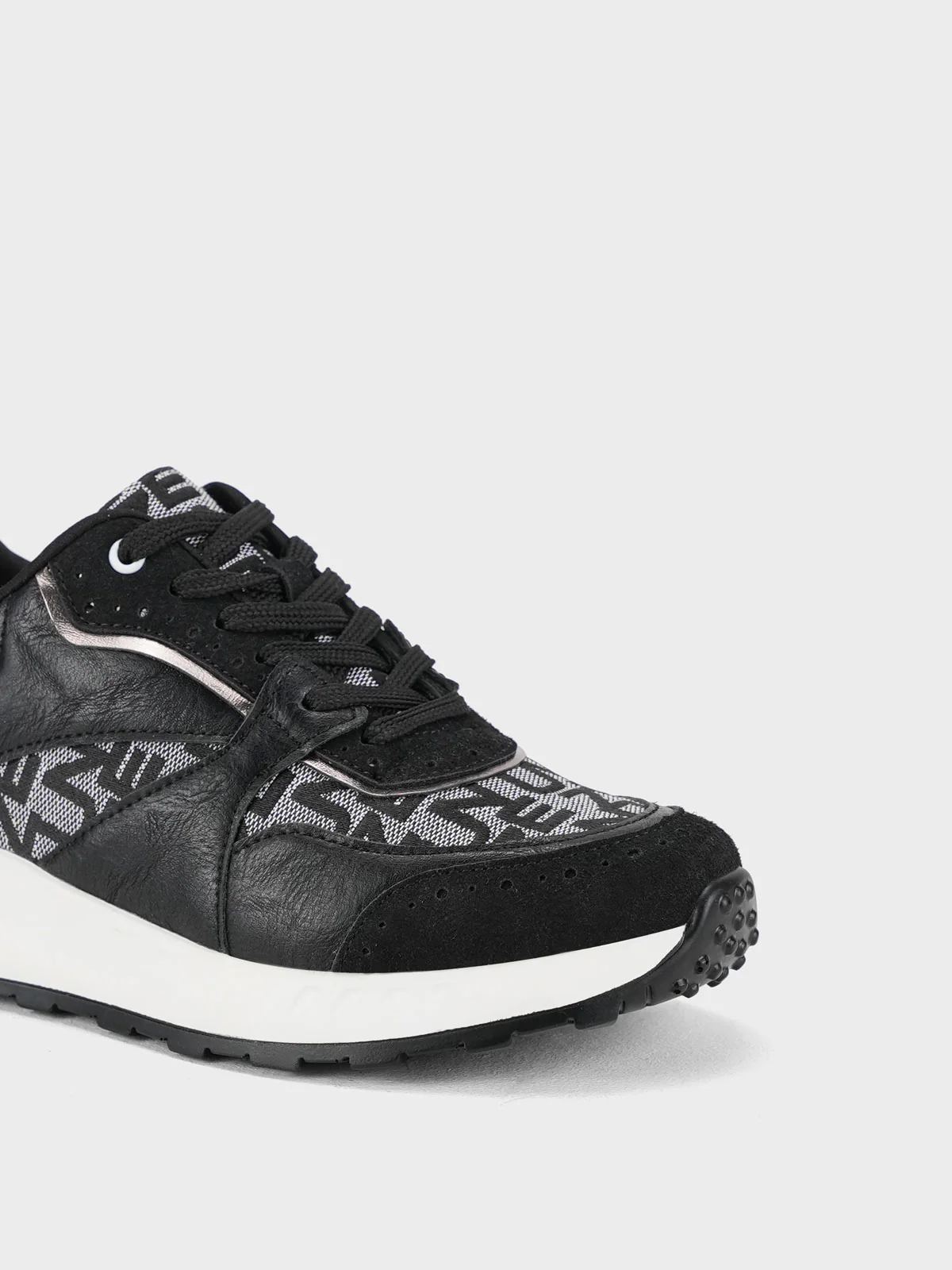 Women "MARISA" Lightweight Trainer - Image 4
