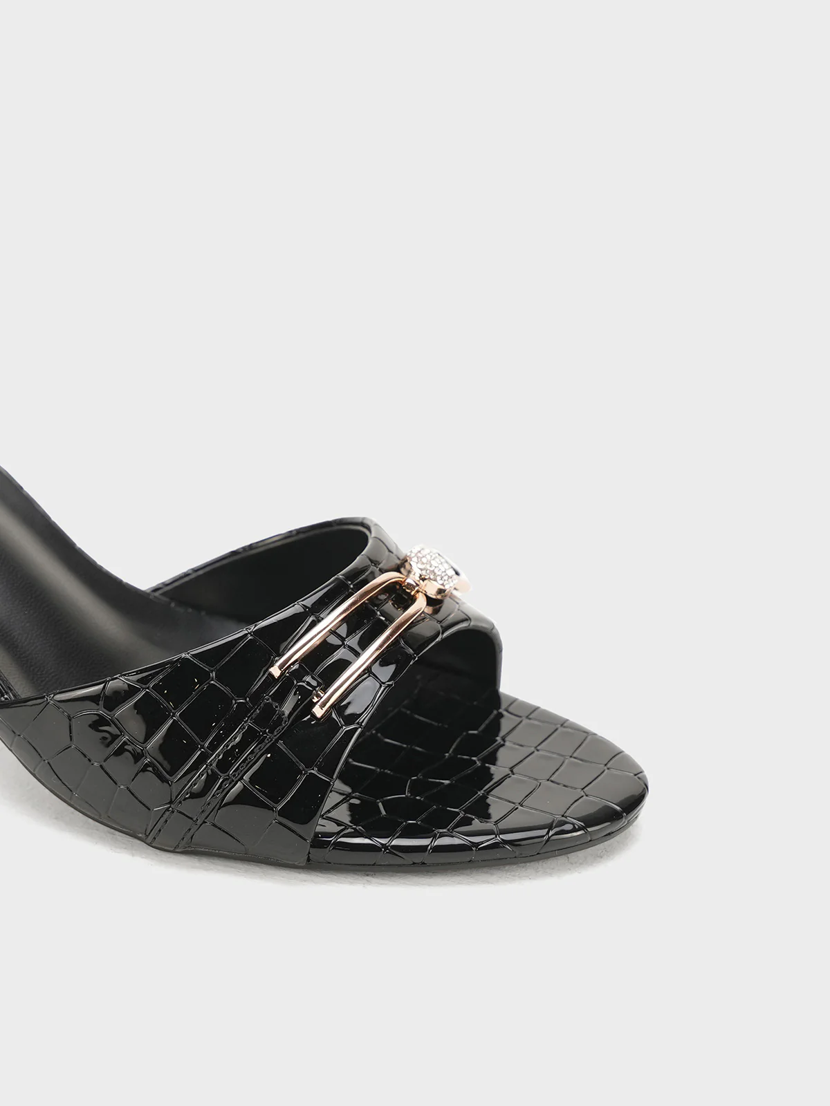 Women "NOACH" Stylish Slip On Sandals - Image 7