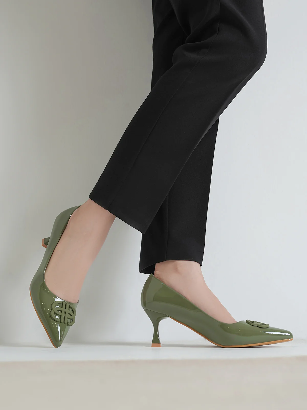 Women "ORAEFO" Graceful Court Shoes - Image 10