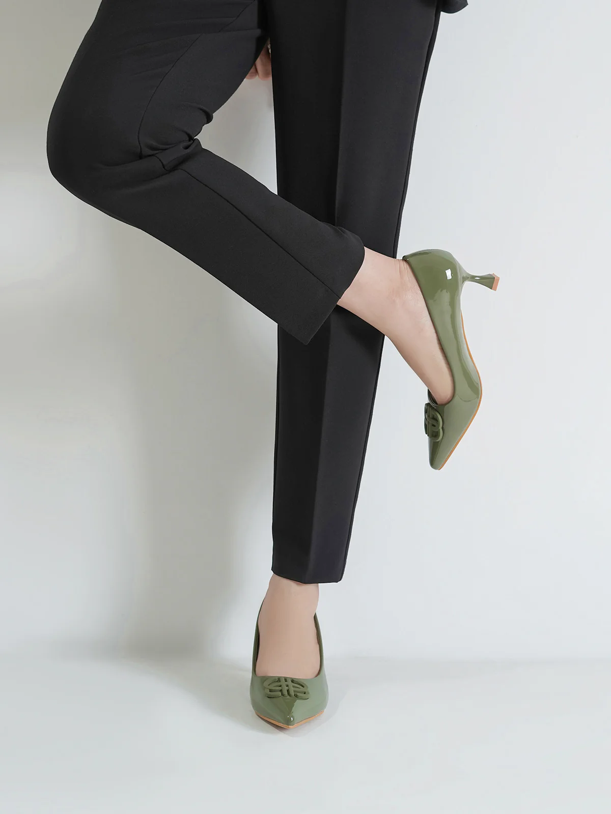 Women "ORAEFO" Graceful Court Shoes - Image 3