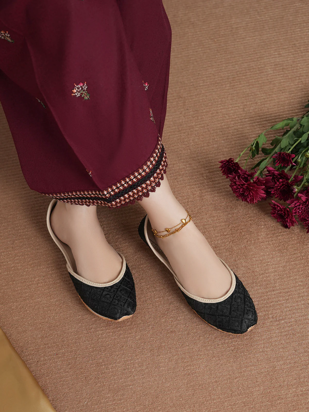 Women "MASAIL" Traditional Stylish Khuusa - Image 3