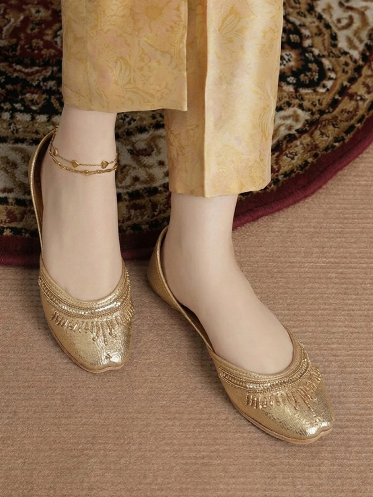 Women "SAJDHAJ" Classic Fancy Khussa
