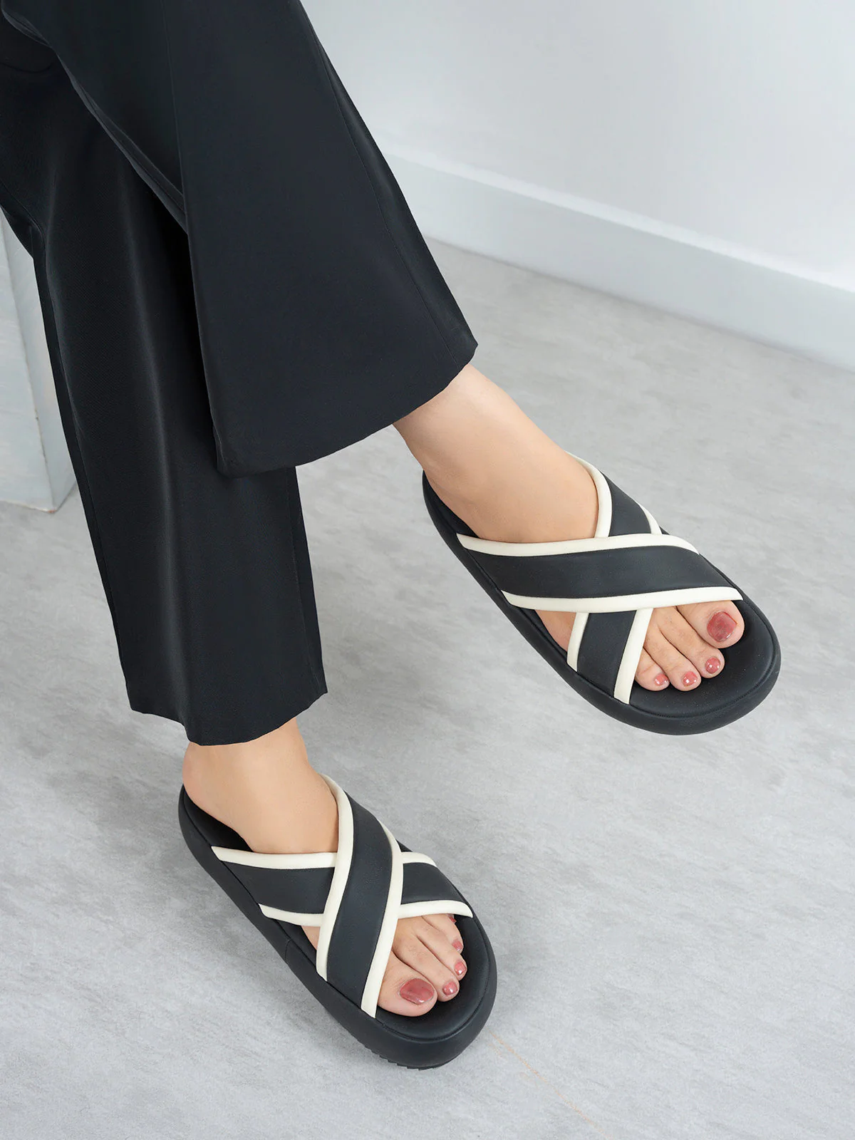 Womens "BOWIE" Cross Over Design Slippers
