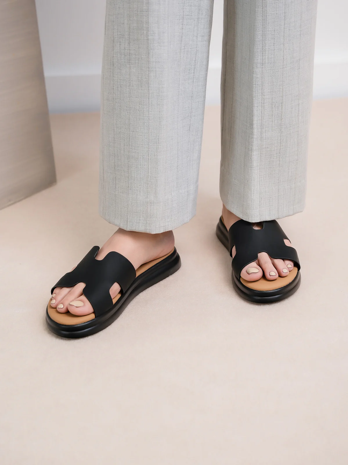 Womens "HUANA" Comfy Padded Slippers - Image 6
