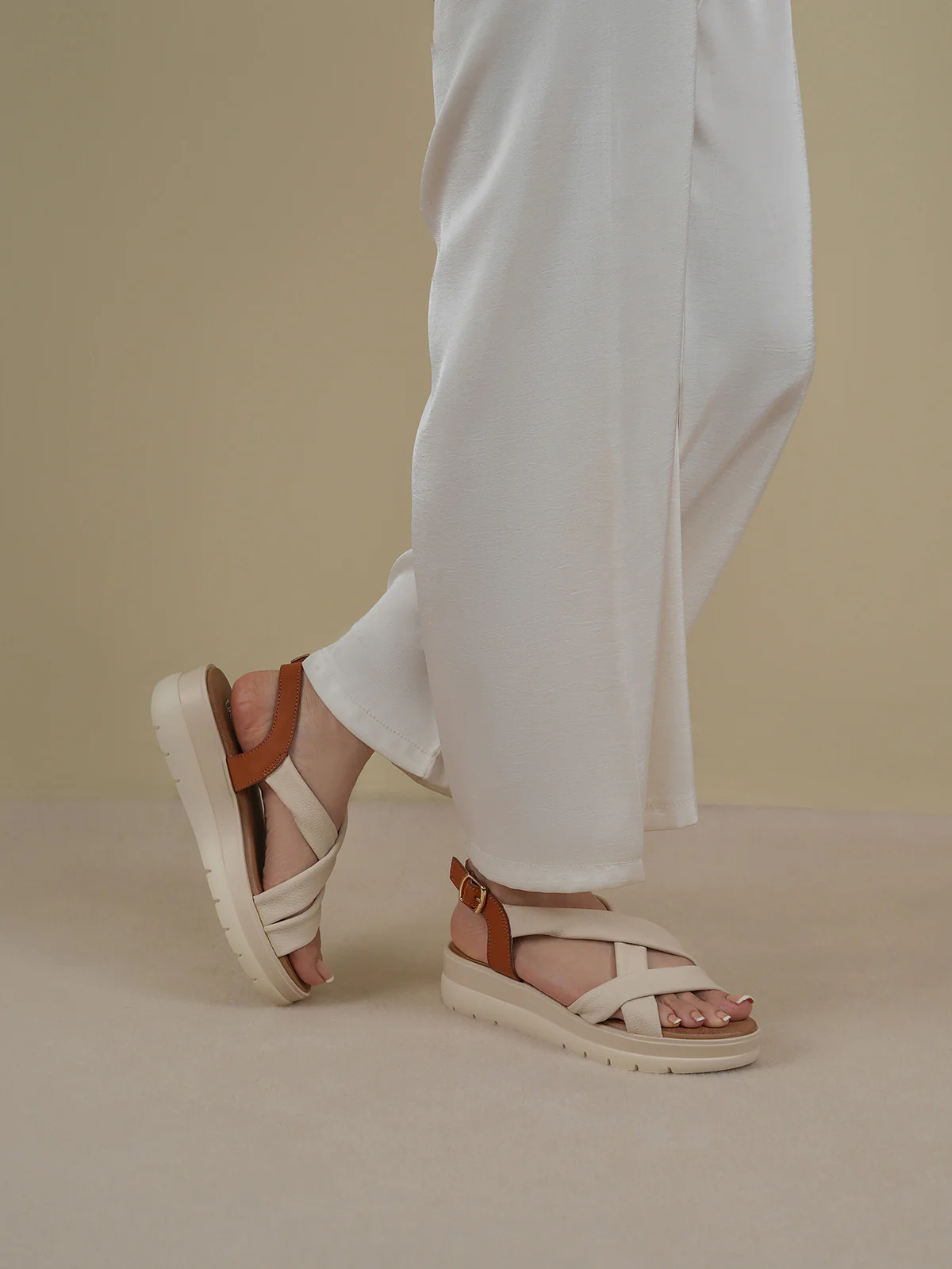 Womens "LUELLA" Casual Cross Over Sandals - Image 3